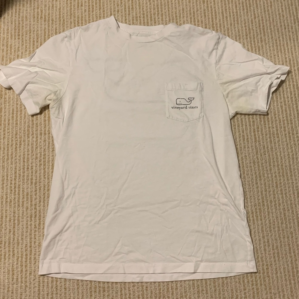 White vineyard vines shirt
